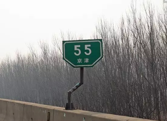 高速道路指示牌