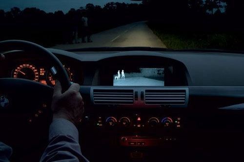 汽车在夜间行驶途中