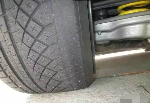 轮胎两边磨损过大