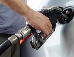 导致车辆加满油的状况下油耗也随之增加。真相确实是这样吗？